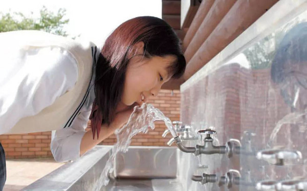 擰開水龍頭直接喝？日本的自來水到底有多幹淨 ？【香蕉视频入口香蕉视频污污下载水管】