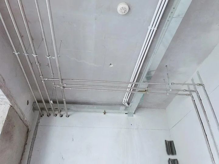 薄壁香蕉视频污污下载水管安裝.jpg