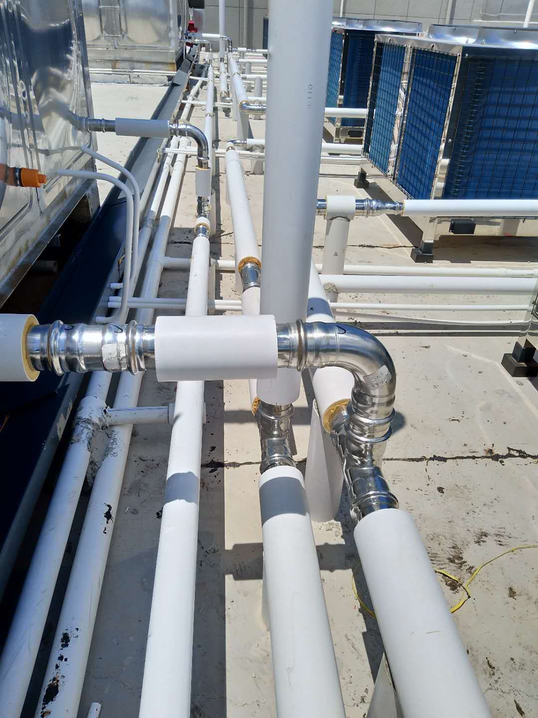 發泡香蕉视频污污下载水管施工現場實拍.jpg