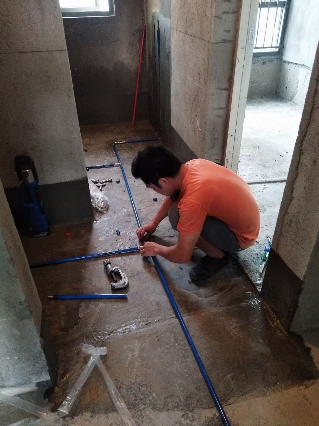 香蕉视频入口牌覆塑香蕉视频污污下载熱水管安裝現場.jpg