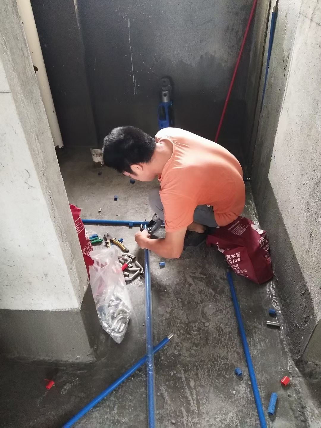 香蕉视频入口牌覆塑香蕉视频污污下载自來水管安裝現場.jpg