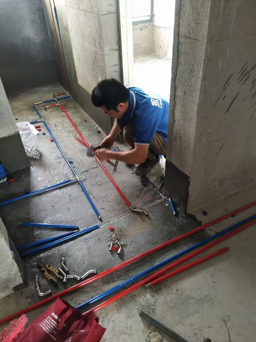 香蕉视频入口牌覆塑雙卡壓式香蕉视频污污下载水管安裝現場.jpg